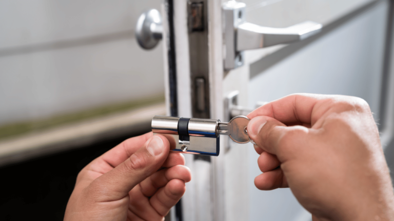 What are the benefits of a commercial locksmith