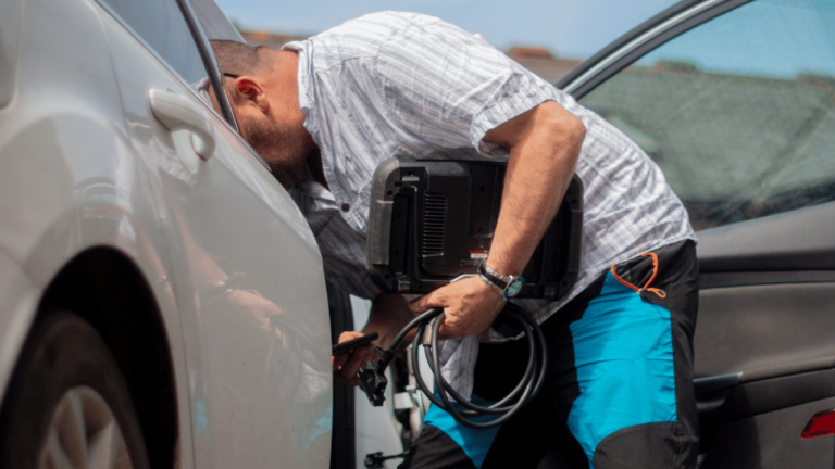 What is a mobile locksmith